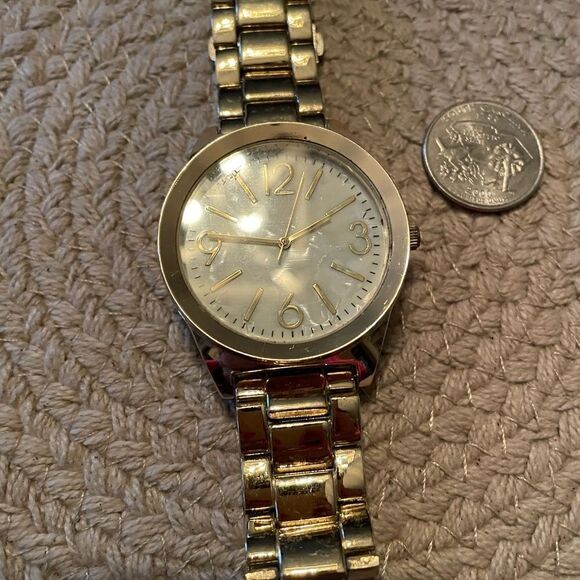 Ladies Fashion Watch-Mother of Pearl face and gold band. Great condition. - Picture 3 of 5